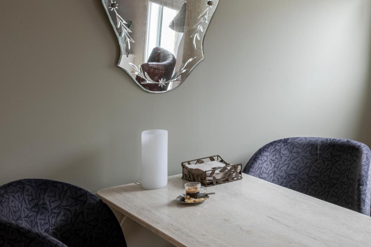 Les Suites De Catherine, La Si Calme Nancy Exterior foto